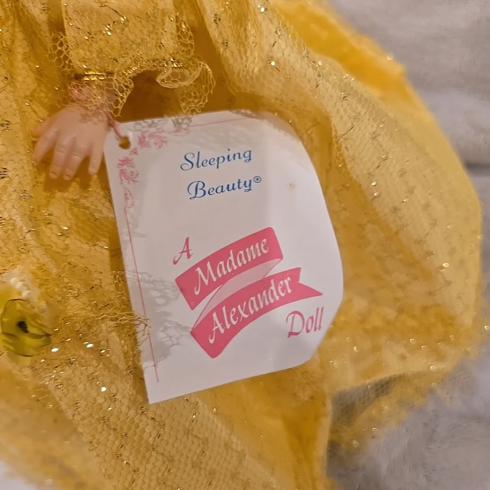 Madame Alexander‎ Sleeping Beauty #1595 Gold Dress 14